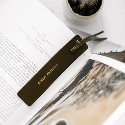 Marque page en cuir Binge reading