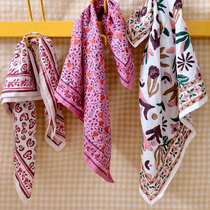 NEW Foulard Leo Cerise (small)