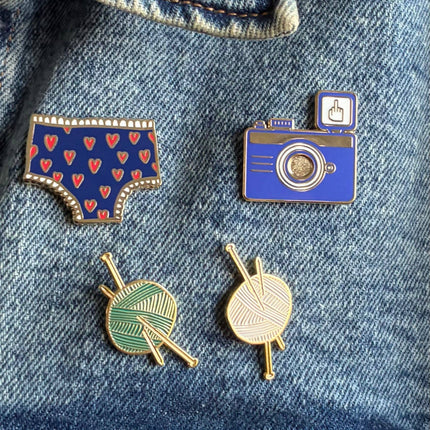 Pin’s Tricot - Attends je finis mon rang